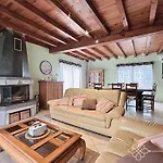 Maison 10 Personnes En Vallee D'ossau, 2 Wc, 2 Salles De Bain *