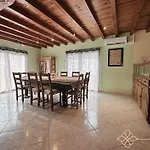 Maison 10 Personnes En Vallee D'ossau, 2 Wc, 2 Salles De Bain Vakantiehuis *