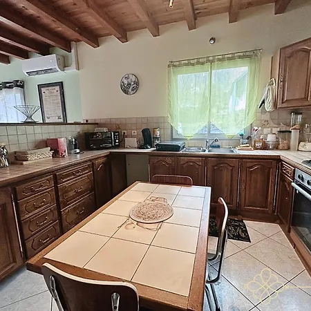 Prázdninový dům Maison 10 Personnes En Vallee D'ossau, 2 Wc, 2 Salles De Bain Gere-Belesten