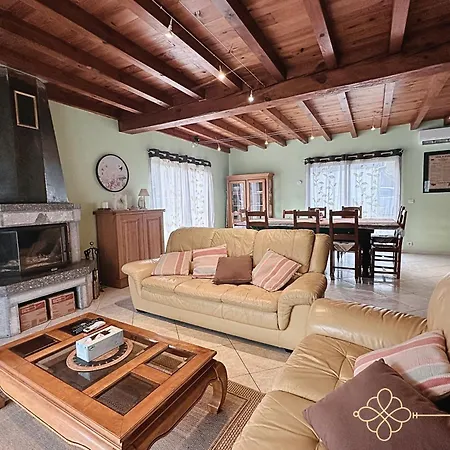 Maison 10 Personnes En Vallee D'ossau, 2 Wc, 2 Salles De Bain
